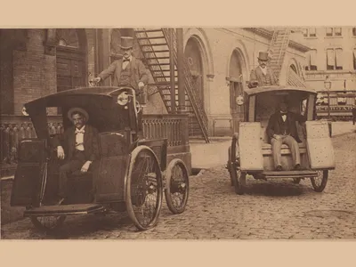 Electric taxis known as Electrobats drive through Manhattan in 1898. A similar vehicle fatally struck Henry Hale Bliss on September 13, 1899.