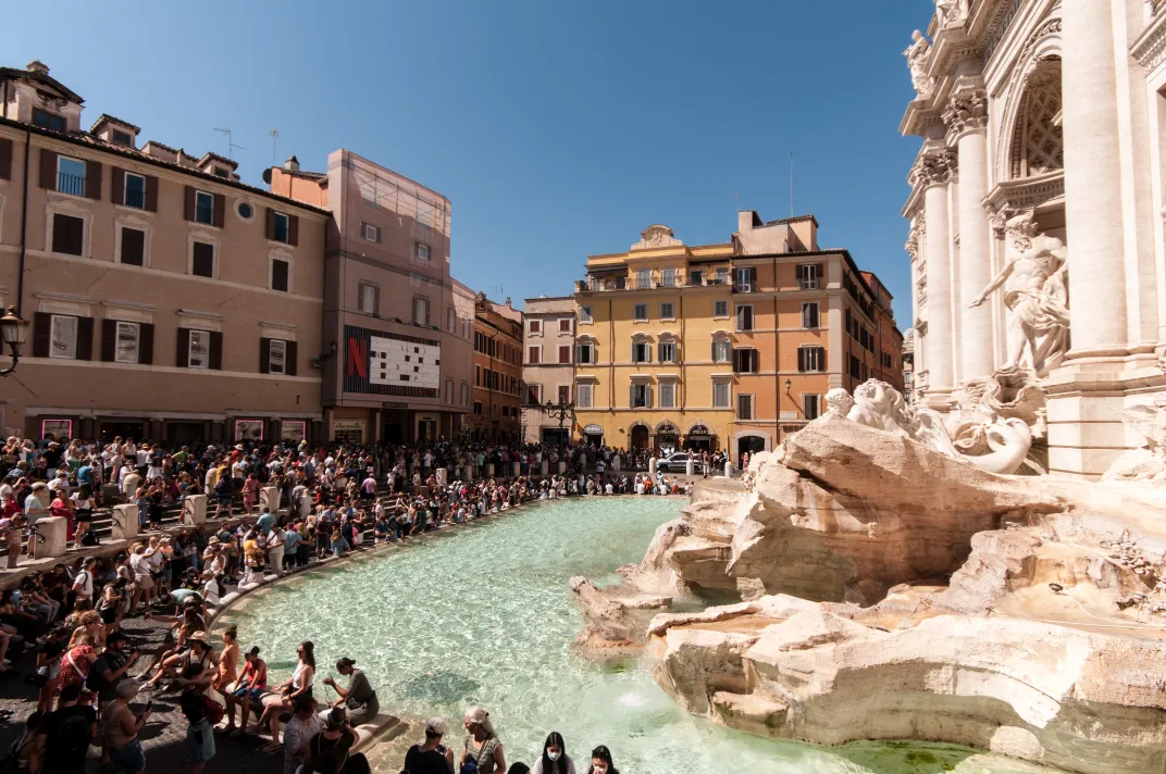 Fountain crowding