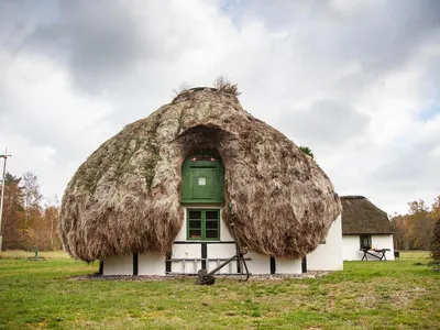 Thirty-six homes&mdash;the world&rsquo;s last topped with a traditional eelgrass roof&mdash;all sit here on Laeso.