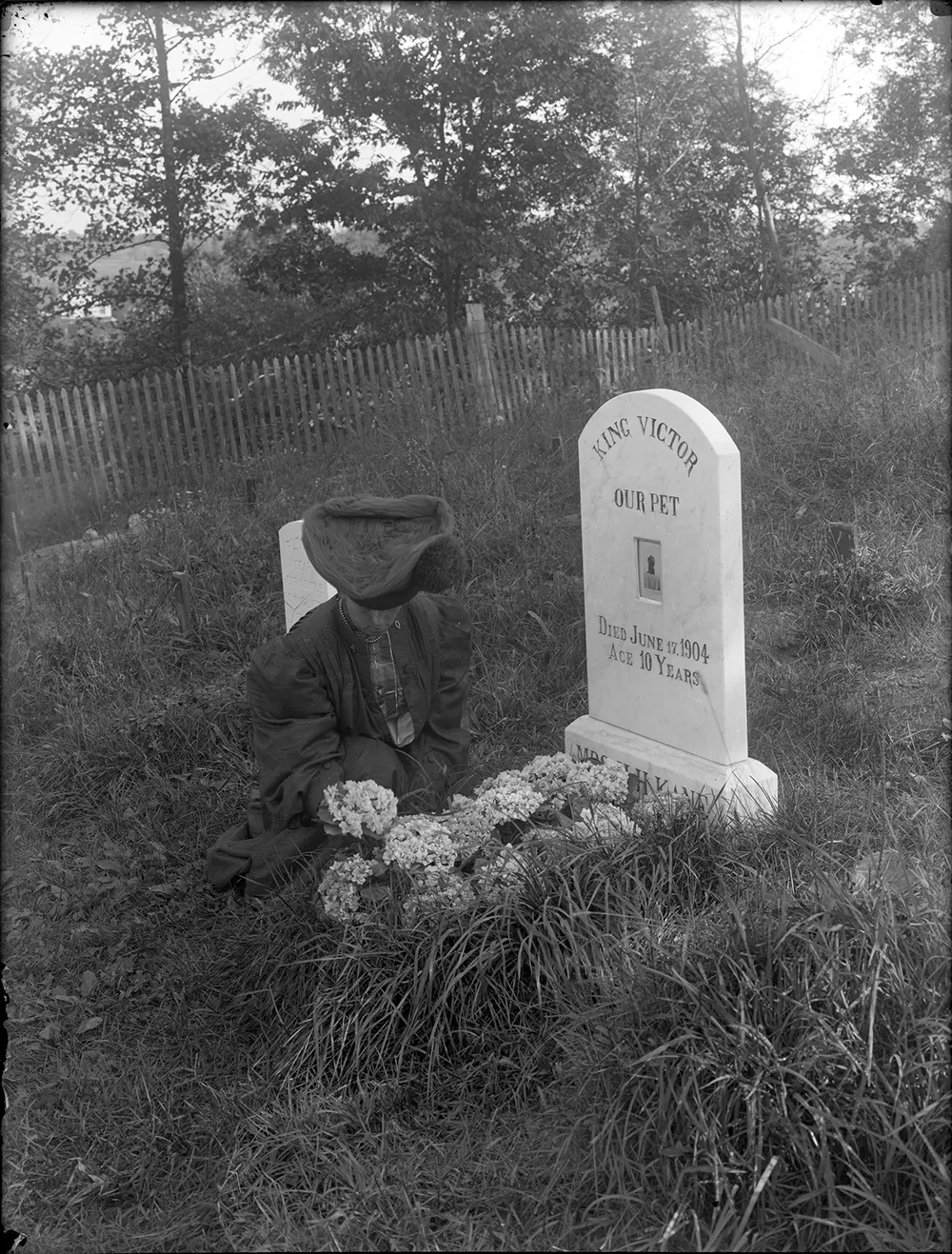 historical photo of Hartsdale Pet Cemetery