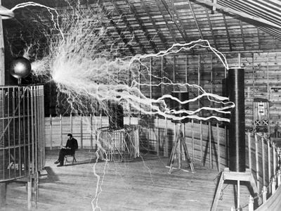 &nbsp;Nikola Tesla in his laboratory in Colorado Springs around 1899