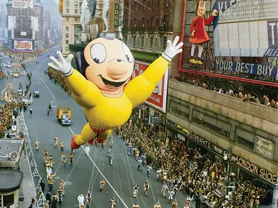 A colorized photo of superhero rodent Mighty Mouse&rsquo;s exuberant turn in the 1951 parade.