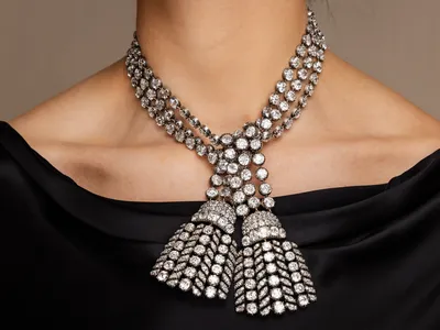 The 300-carat necklace features 500 diamonds that likely came from India&#39;s Golconda mines.